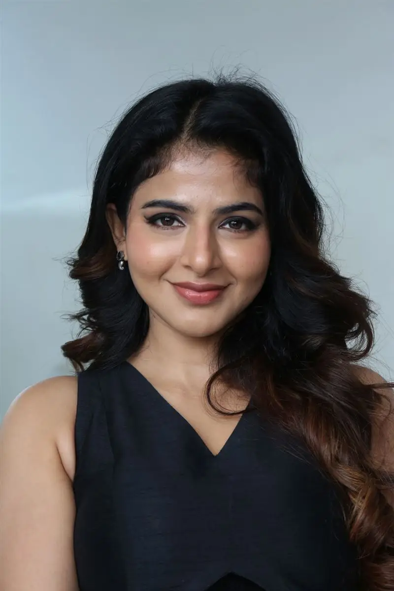 Telugu Actress Iswarya Menon Latest Photos at Bhaje Vaayu Vegam Movie Interview1